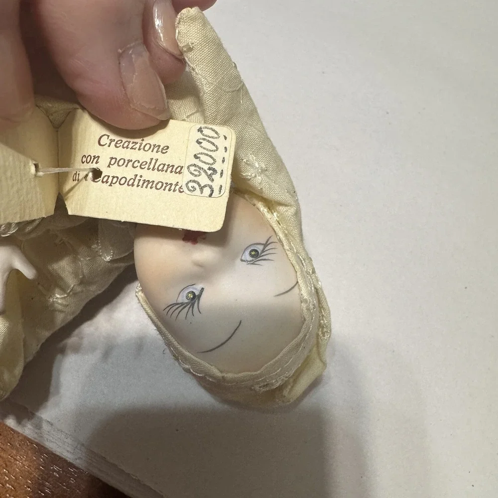 Vintage Capodimonte Porcelain Crawling Baby Doll Italian Eyelet Lace Cream 7.5